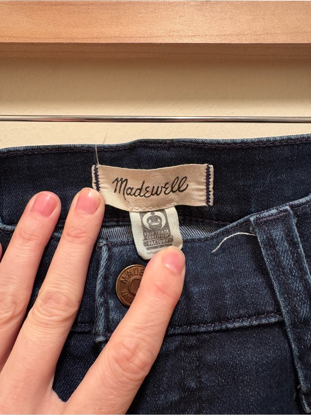 Madewell 30Petite 8" Skinny Midrise Jeans in Amesbury Wash TENCEL™ Denim Edition - Picture 4 of 5